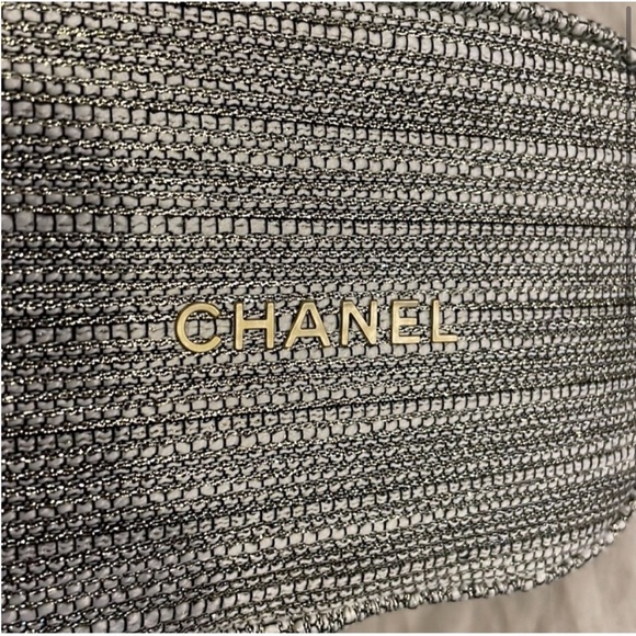 Authentic Chanel Tweed crossbody bag - Picture 2 of 13